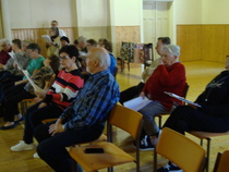 Mean, Maisan ja Lumia hauskan esityksen jälkeen yhteislaulua.