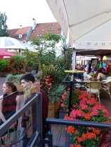 Mahtavia kukka-asetelmia kaikkialla vanhassa kaupungissa.