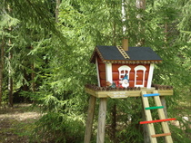 Peikkojen mökki Lumian luona