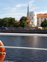 Matka jokilaivalla kohti Jurmalaa on alkanut.