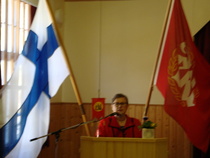 EKL:n valtuuston pj Arja Ojala pitämässä juhlapuhetta.