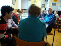 Ystävänpäivän viettäjiä Vartsalan työväentalolla 14.2.17