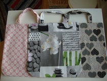 Yhdistyksen oma kassi myynnissä.